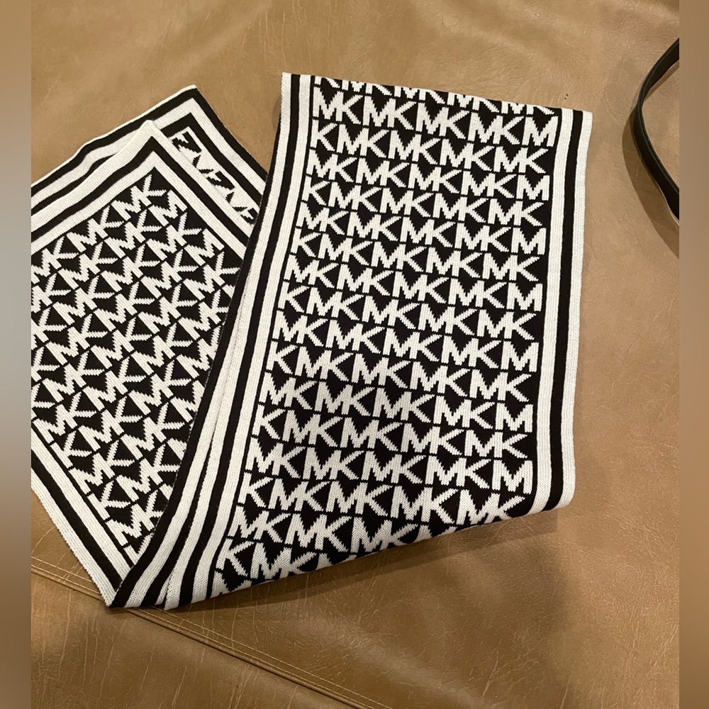 Micheal Kors Black and White Scarf